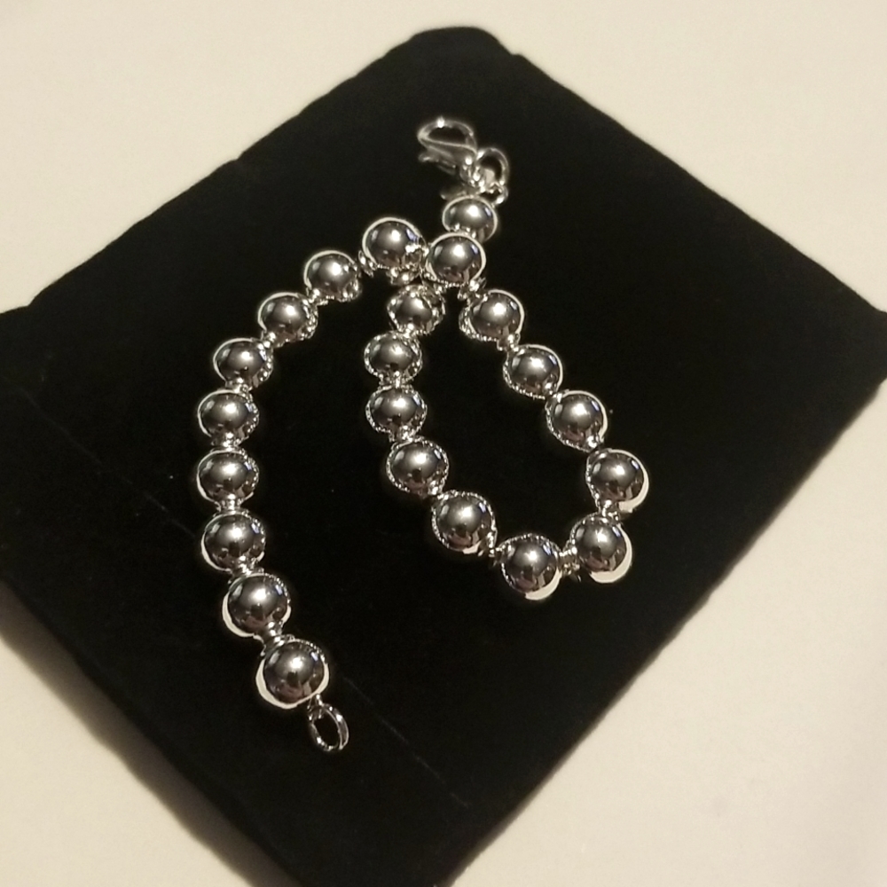 Womens sterling silver bead bracelet.